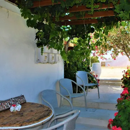 Deluxe Studios&suites Ageri-milos