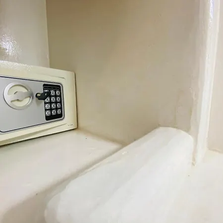 Deluxe & Ageri-milos Apartament *