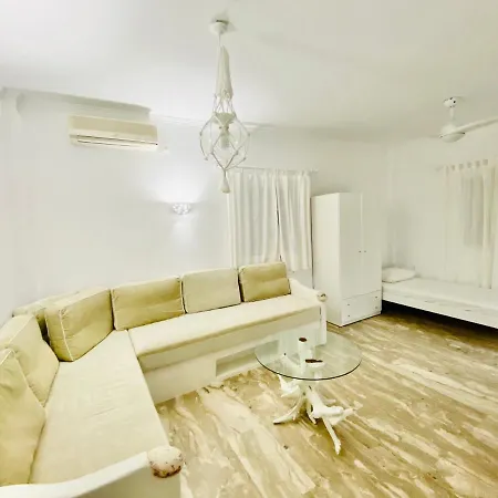 Deluxe & Ageri-milos Adamantas (Milos)