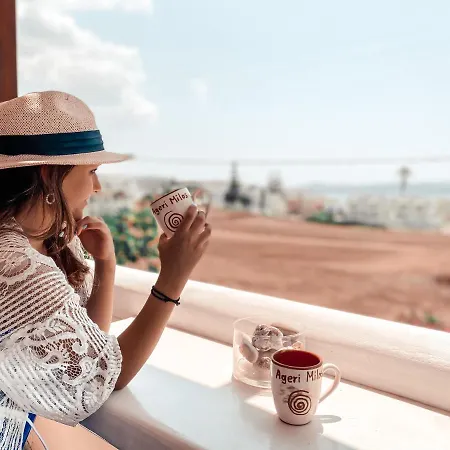 Deluxe & Ageri-milos * Adamantas (Milos)