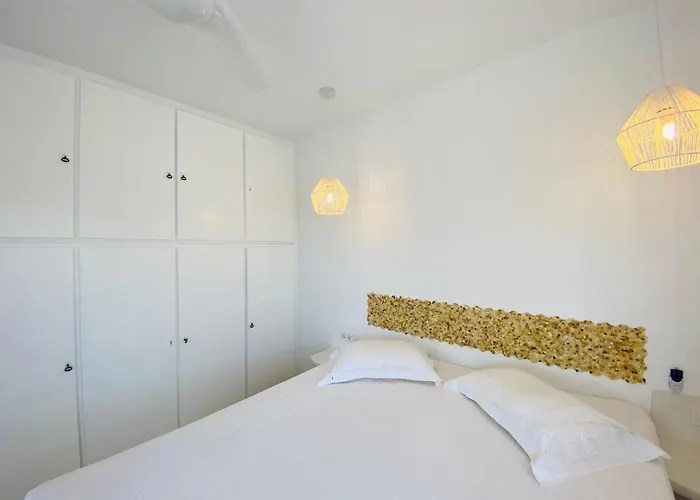 Deluxe & Ageri-milos Appartement