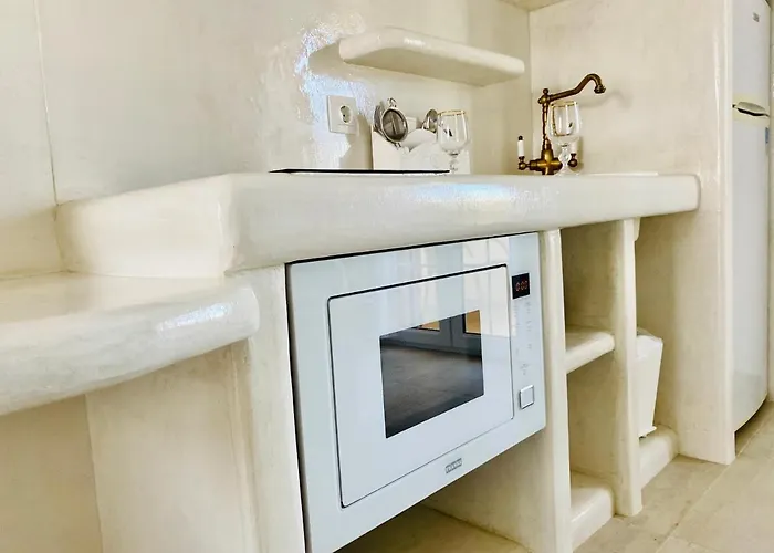 Deluxe & Ageri-milos Adámas