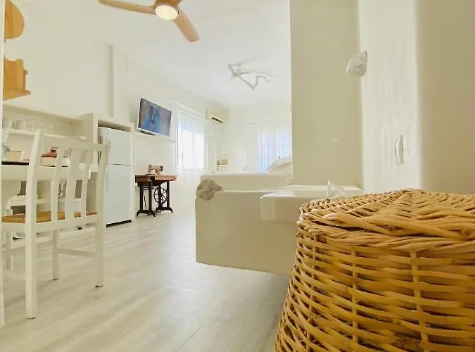 Deluxe & Ageri-milos Appartement