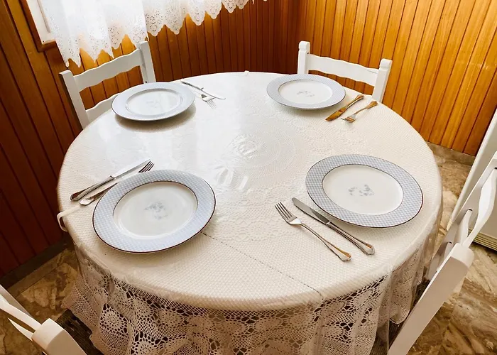 Deluxe & Ageri-milos