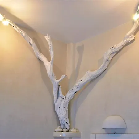 Deluxe & Ageri-milos Апартаменты Адамас