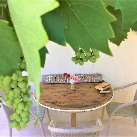 Deluxe & Ageri-milos Αδάμας