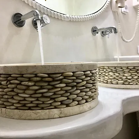 Deluxe & Ageri-milos