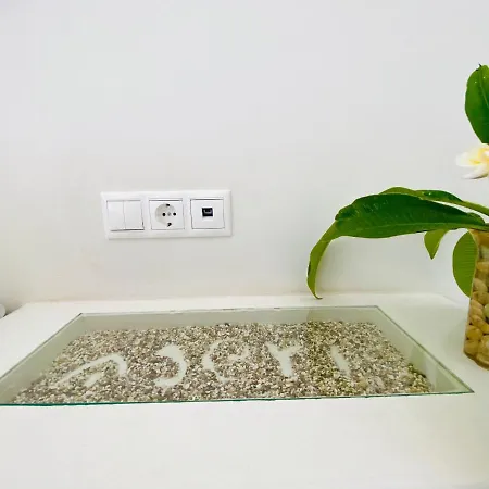 Deluxe & Ageri-milos *