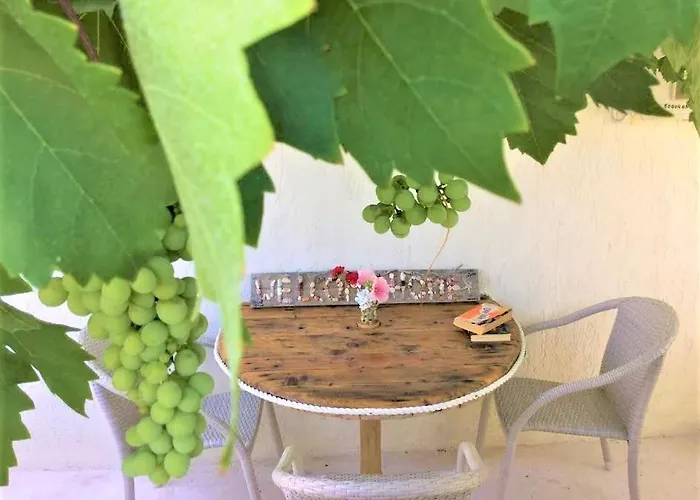 Deluxe & Ageri-milos Adamantas (Milos)