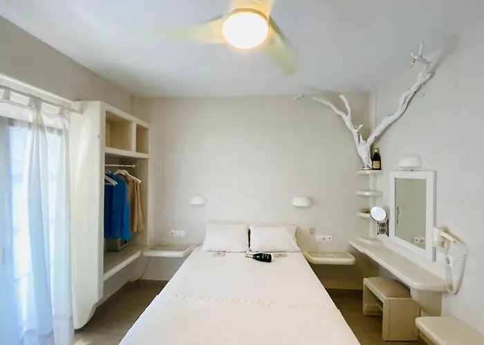 Deluxe & Ageri-milos * Adamantas (Milos)