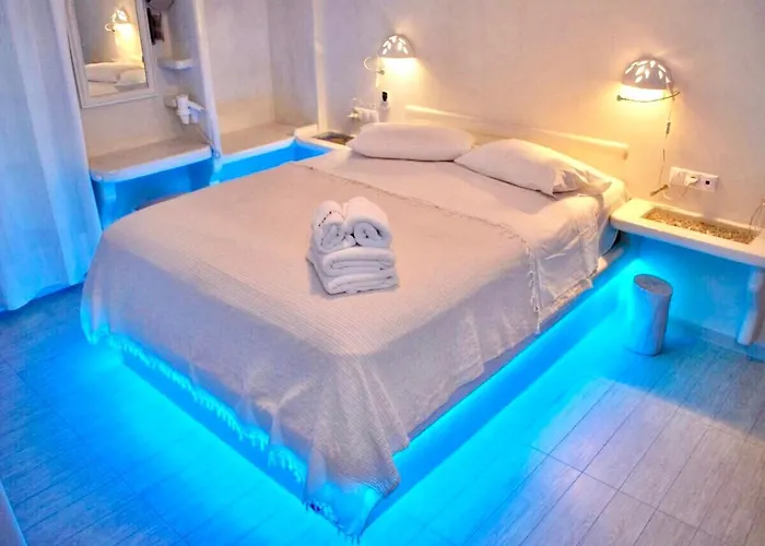 Deluxe & Ageri-milos * Adamantas (Milos)