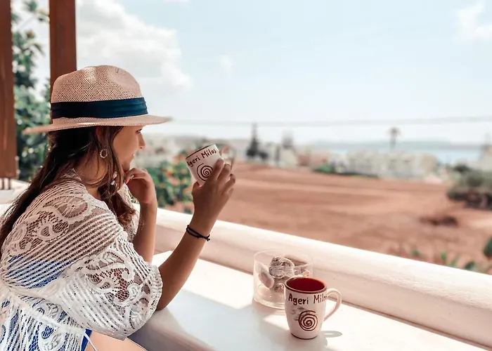 Deluxe & Ageri-milos * Adamantas (Milos)